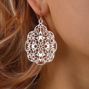 New hollow flower design drop earrings